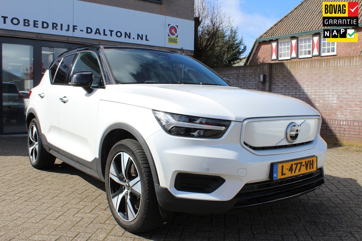 Volvo XC40 - P8 Recharge Twin Plus 305 PK / SOH 90,9 % / LEDER / ALCANTARA - AutoWereld.nl