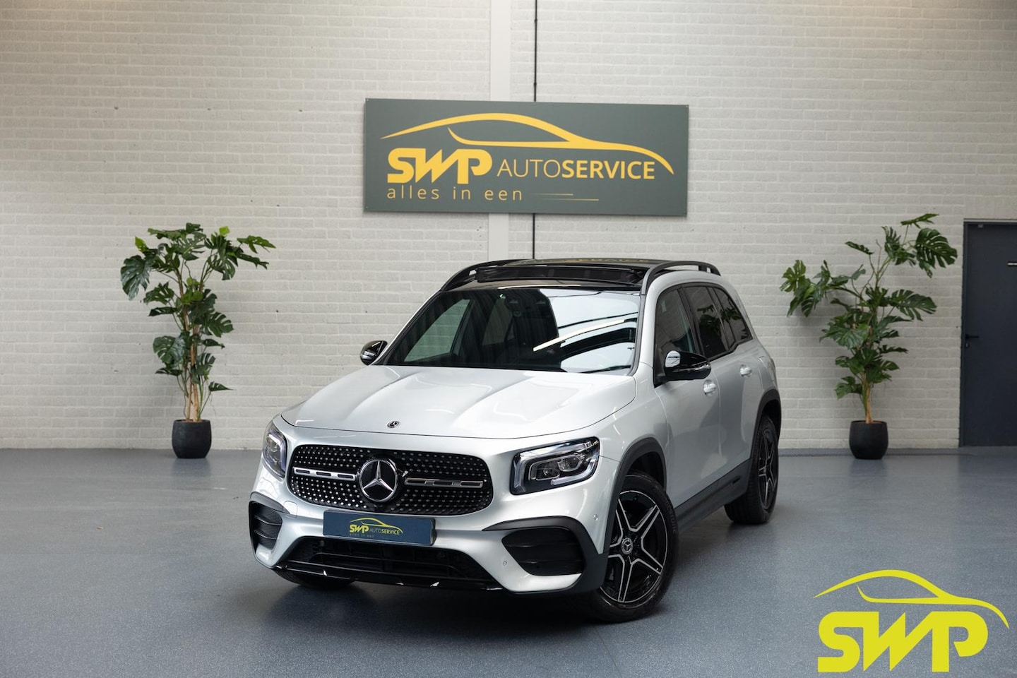 Mercedes-Benz GLB - 200 AMG Line 7p. | Pano | Widescreen | Sfeerverlichting | Camera | Elektr klep - AutoWereld.nl
