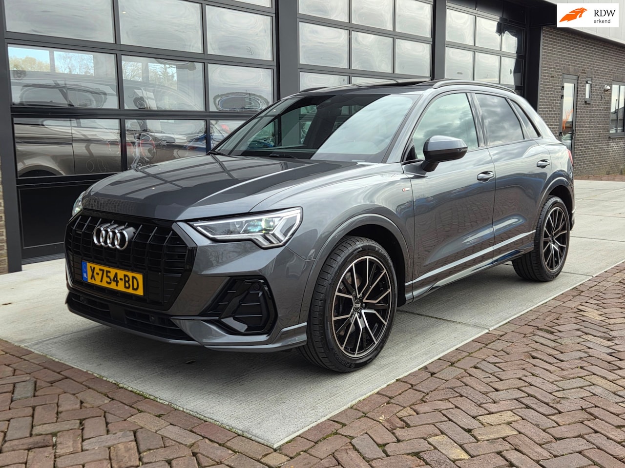 Audi Q3 - 40 TFSI quattro S Line edition one | Pano | Virtual | Leer | VOL! | - AutoWereld.nl