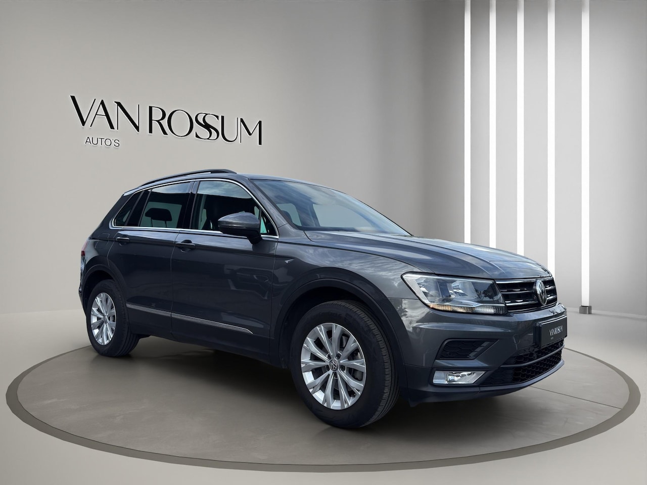 Volkswagen Tiguan - 1.4 TSI ACT Comfortline Automaat | Electr.Trekhaak | Leder Stoelen Geheugen | Apple/Androi - AutoWereld.nl