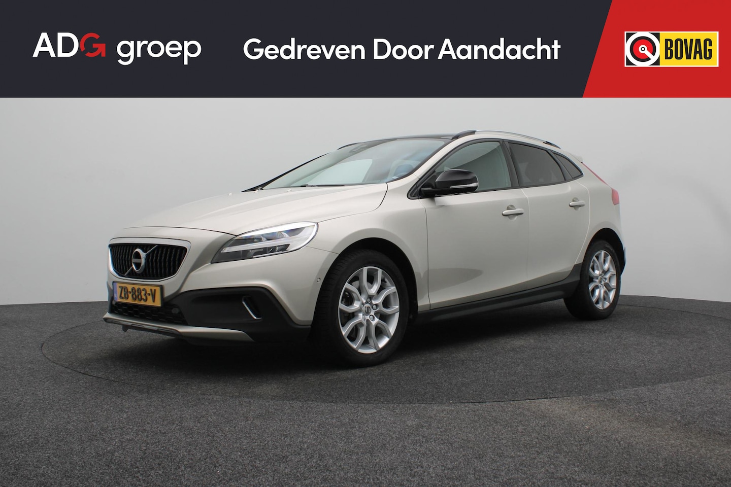 Volvo V40 Cross Country - 1.5 T3 Polar+ Luxury | Panoramadak | Lederen bekleding | Camera achter | Stoelverwarming | - AutoWereld.nl