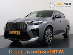 BMW iX2 - xDrive30 67 kWh M-Sport | Trekhaak | 360 Camera | HUD | Harman Kardon | 100% SOH