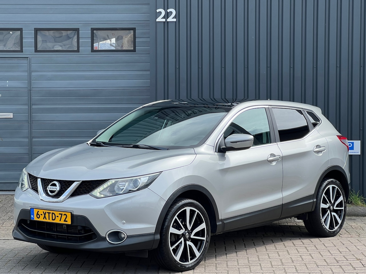 Nissan Qashqai - 1.2 Connect Edition|Pano|Automaat|Keyless|Trekhaak|Cam|Dealer Onderh - AutoWereld.nl