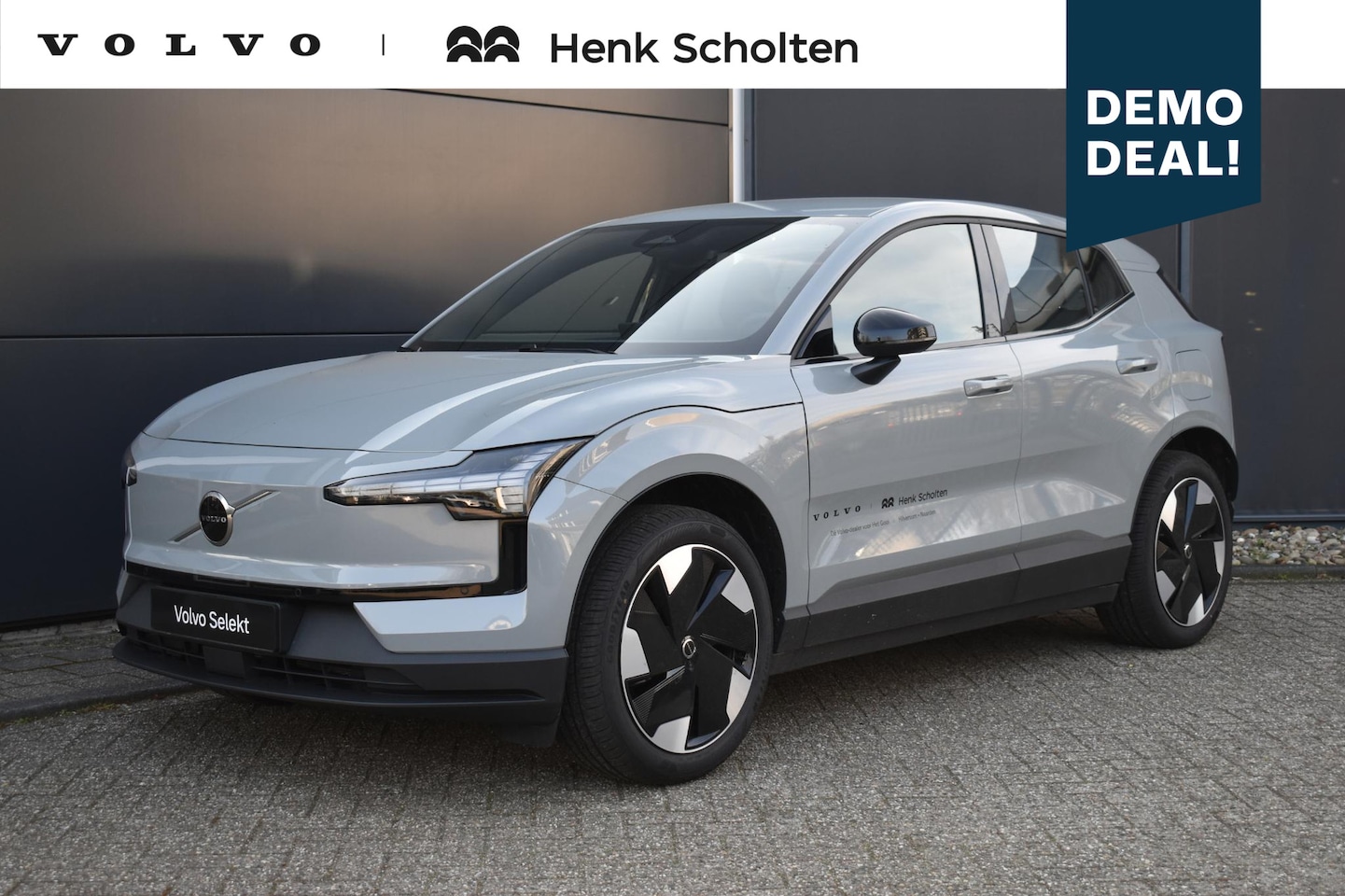 Volvo EX30 - Single Motor Extended Range EUROPA 69 kWh | Verwarmbare en elektrisch verstelbare voorstoe - AutoWereld.nl