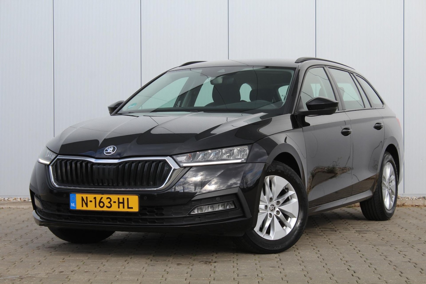 Skoda Octavia Combi - 1.0 e-TSI Business Edition | BTW | DSG | Trekhaak | Camera | Apple carplay | Clima /Cruise - AutoWereld.nl