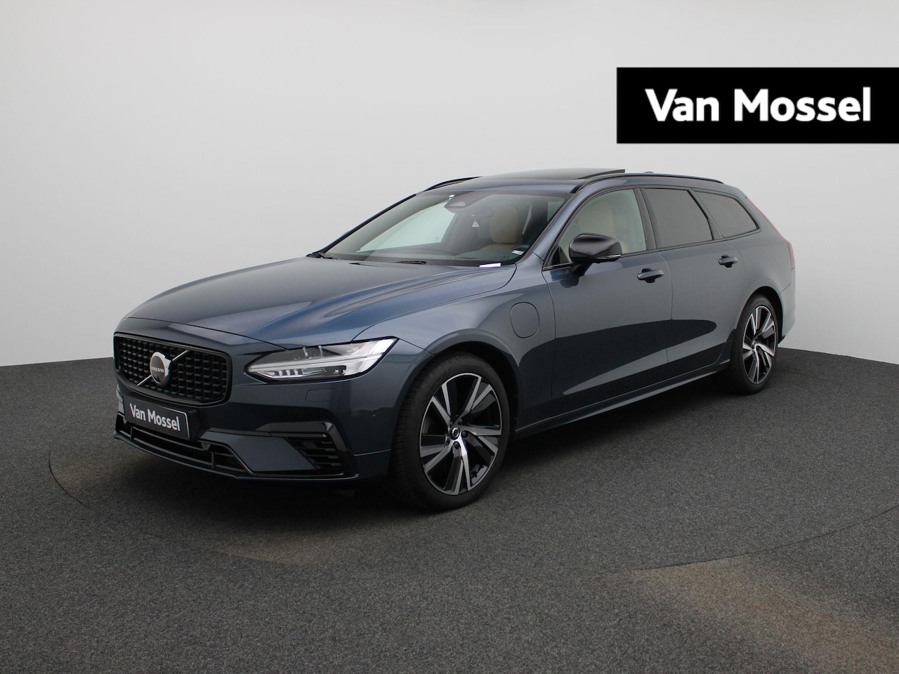 Volvo V90 - T6 Plug-in hybrid AWD Ultra Dark | Automaat | Panoramadak | Navigatie | Apple Carplay / An - AutoWereld.nl