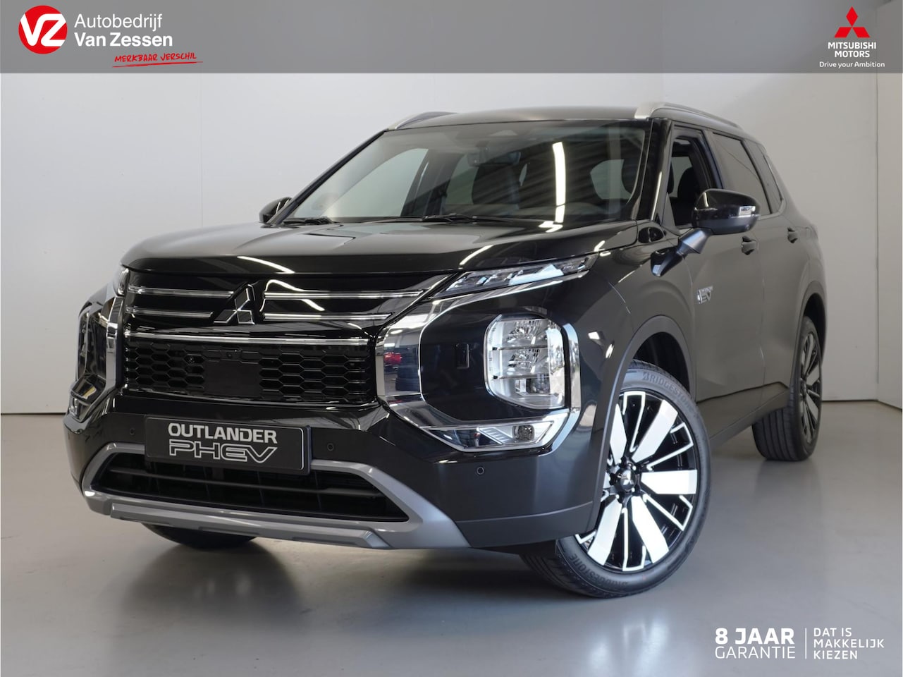 Mitsubishi Outlander - 2.4 PHEV Intense+ | Head up | 20 inch | Direct leverbaar | 8 jaar garantie | Rijklaarprijs - AutoWereld.nl