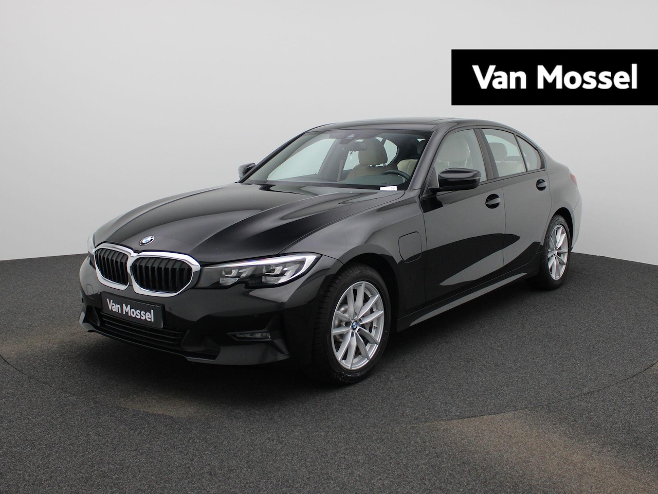 BMW 3-serie - 330e AUTOMAAT | SCHUIFDAK | LEDER | SPORTSTOELEN | CAMERA | NAVIGATIE | APPLE CARPLAY | LM - AutoWereld.nl