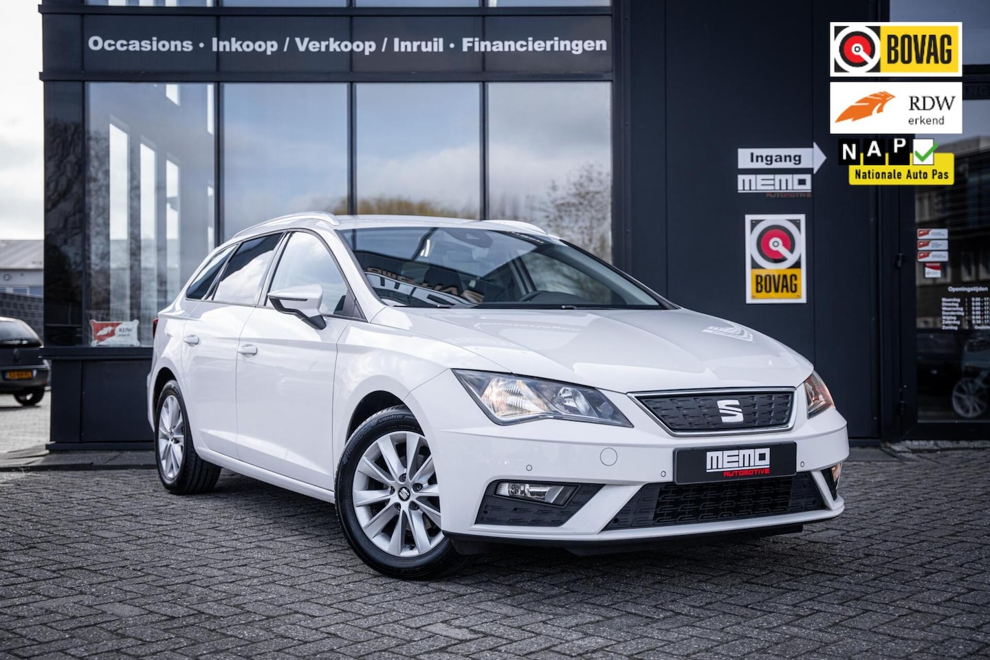 SEAT Leon ST - 1.0 EcoTSI Style Business*AUTOMAAT*CARPLAY*KEYLESS - AutoWereld.nl