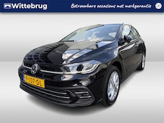 Volkswagen Polo - 1.0 TSI Style Navigatie / Parkeersensoren / LED verlichting / 16"LM velgen / App-connect
