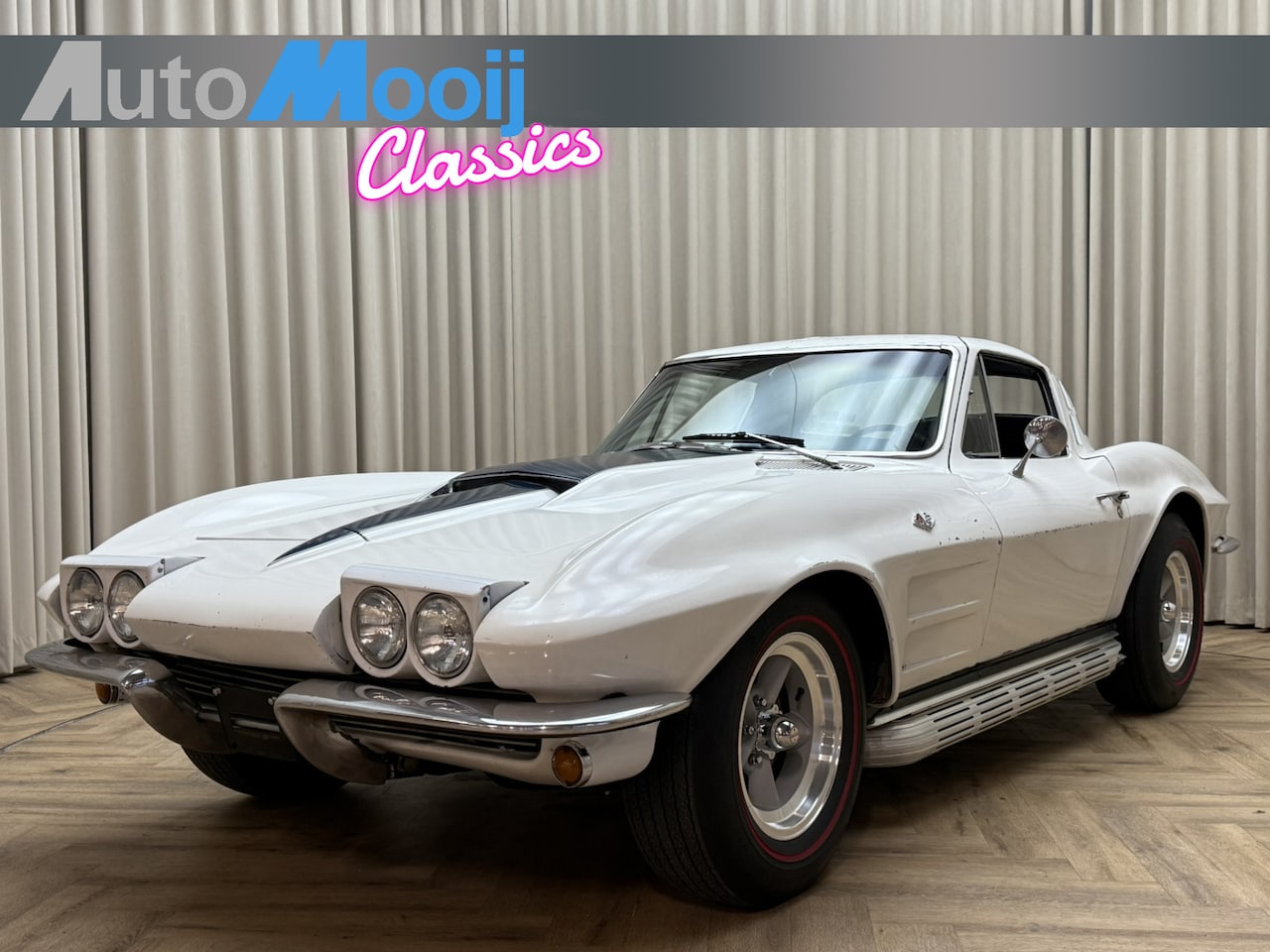 Corvette C2 - Chevrolet Coupé / 327 Cu V8 / 4-Speed Manual / Hot Rod / 1964 - AutoWereld.nl