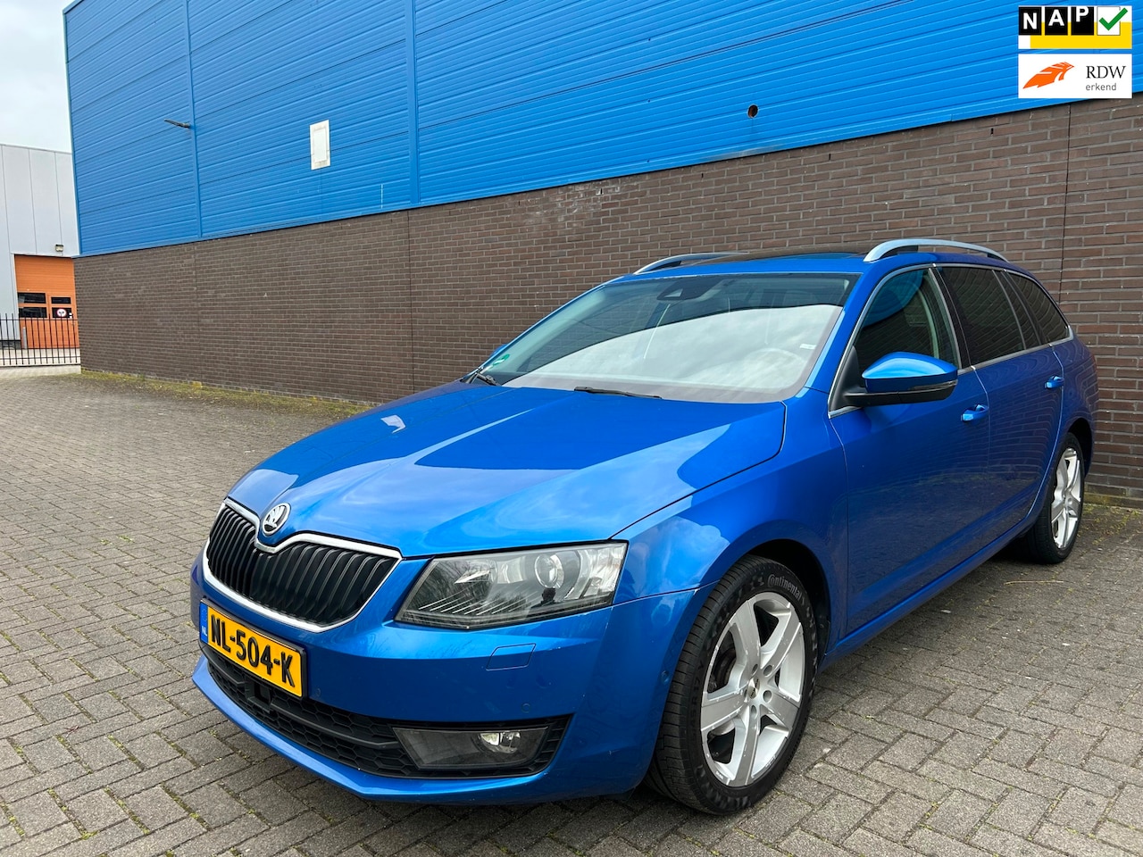 Skoda Octavia Combi - 1.6 TDI Greentech Style Business | Pano | ACC | Camera | Keyless | Aut. Parkeren | 18” LM - AutoWereld.nl