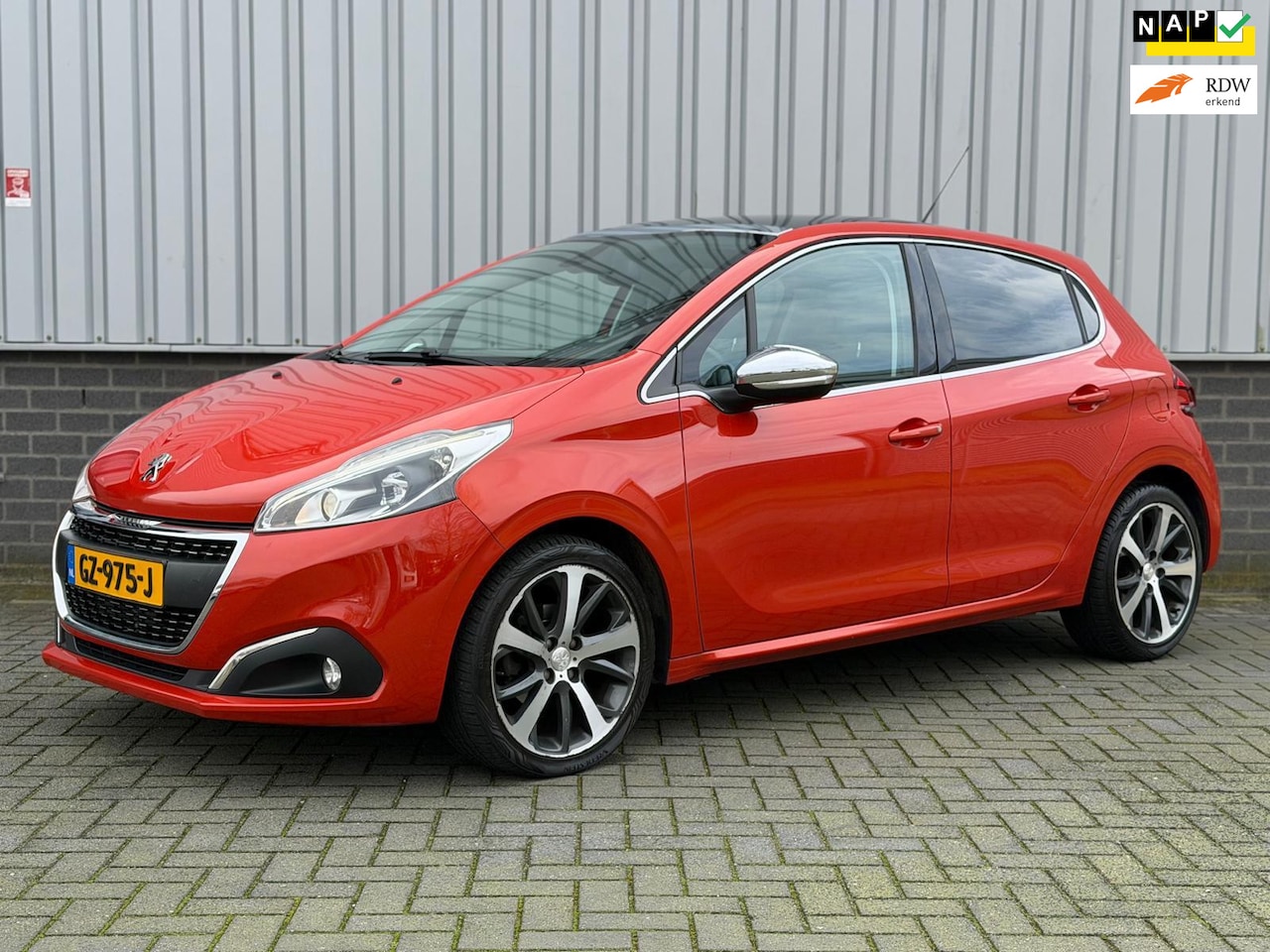 Peugeot 208 - 1.2 PureTech Première |Navi|Pano||Camera|CruiseCtrl| - AutoWereld.nl