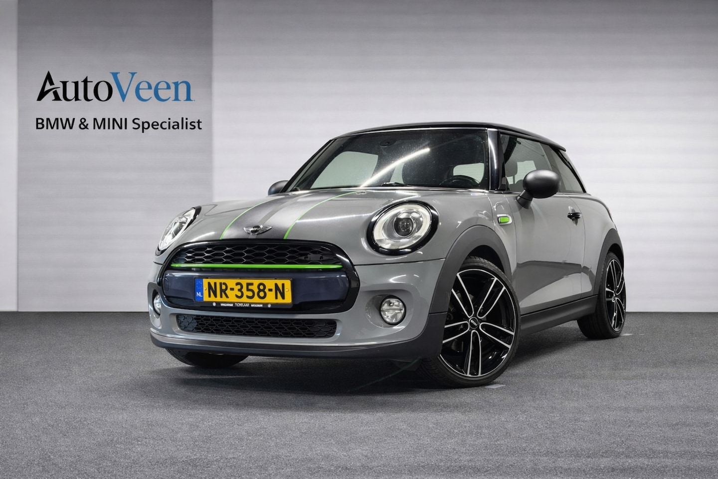 MINI Cooper - Mini 1.5 Business (LED, NAVI, NL-AUTO, LM-VELG 18 INCH) - AutoWereld.nl