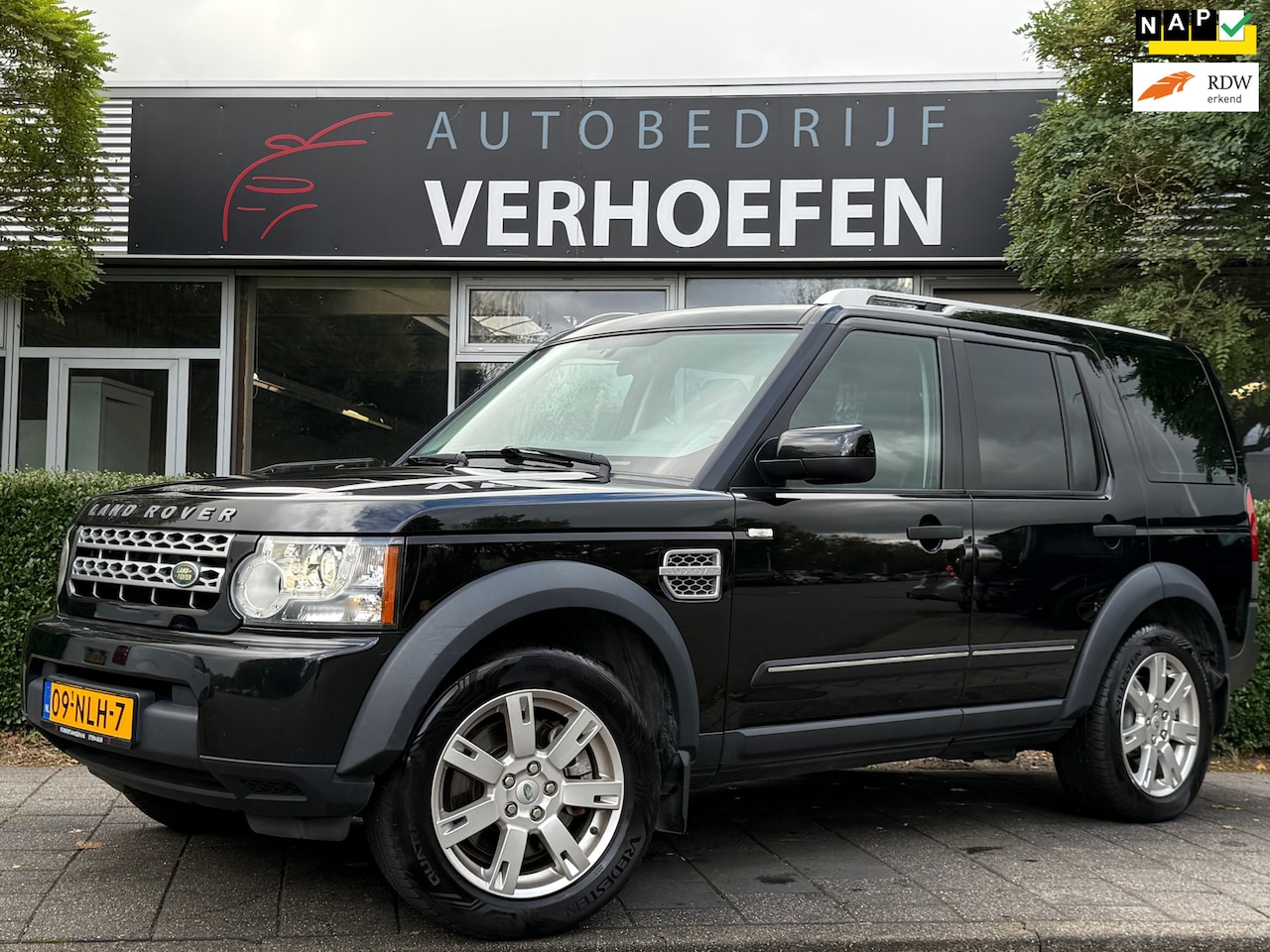 Land Rover Discovery - 3.0 SDV6 SE - YOUNGTIMER - AUTOMAAT - VOLLEDIG ONDERHOUD - TREKHAAK - LUCHTVERING ! - AutoWereld.nl