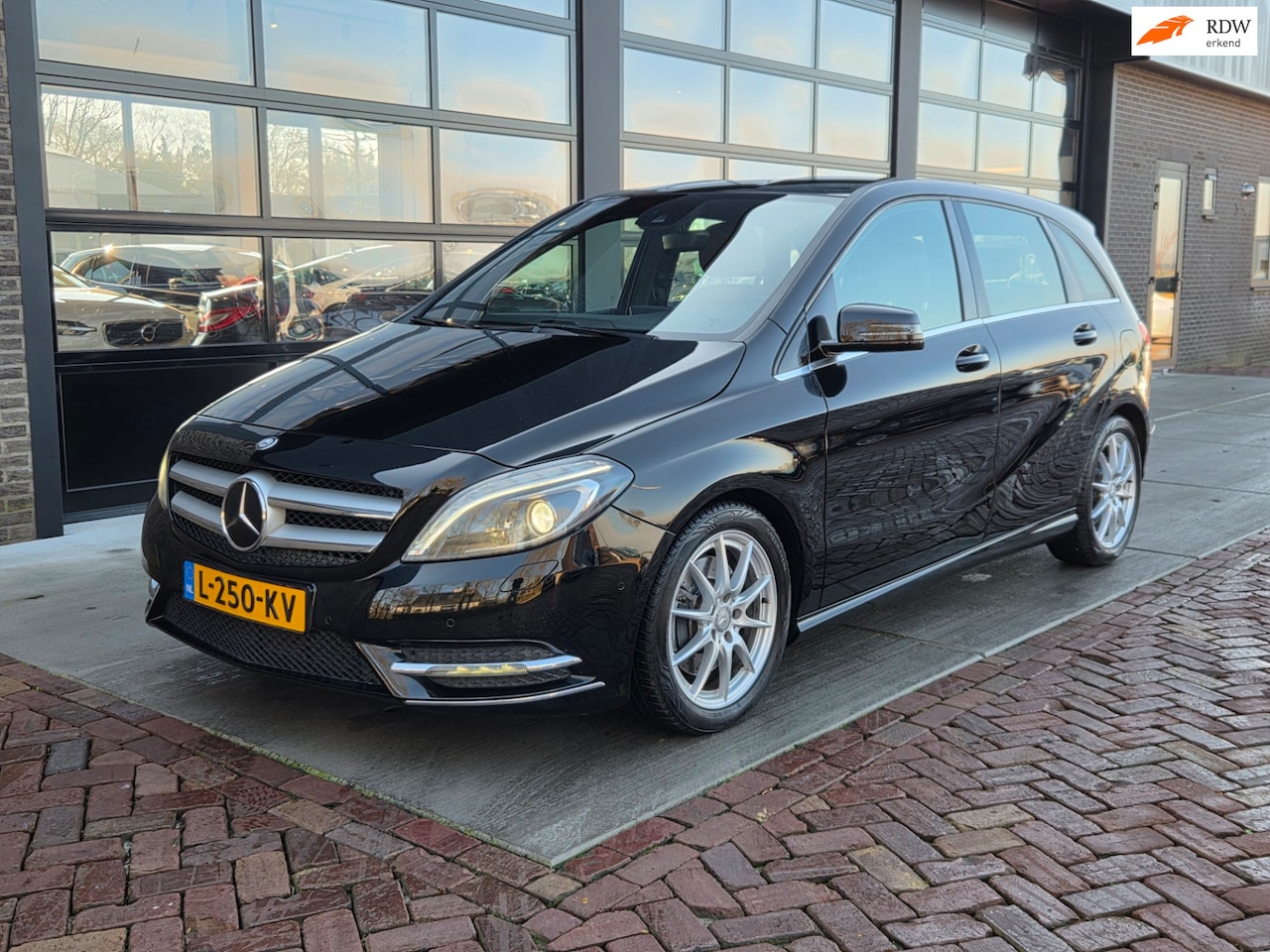 Mercedes-Benz B-klasse - 250 Prestige | Autom | Leer | Stoelver | Trekhaak | - AutoWereld.nl