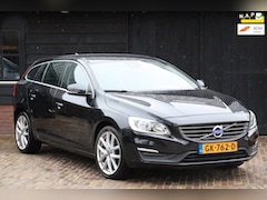 Volvo V60 - 1.6 D2 Momentum Navigatie/Parkeersensor/18"inch lmv/Trekhaak