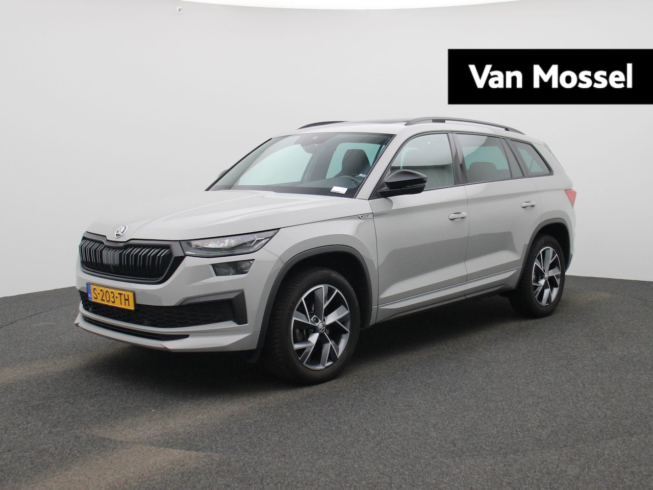 Skoda Kodiaq - 1.5 TSI Sportline Business 7p. PANORAMADAK | SPORTSTOELEN | ELEKTRISCHE STOELEN | ADAPTIEV - AutoWereld.nl