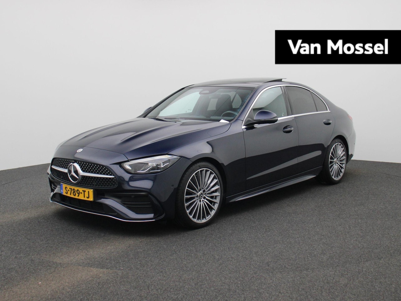 Mercedes-Benz C-klasse - 180 AMG Line | Automaat | Apple Carplay/Android Auto | Sfeerverlichting | Panoramadak | St - AutoWereld.nl