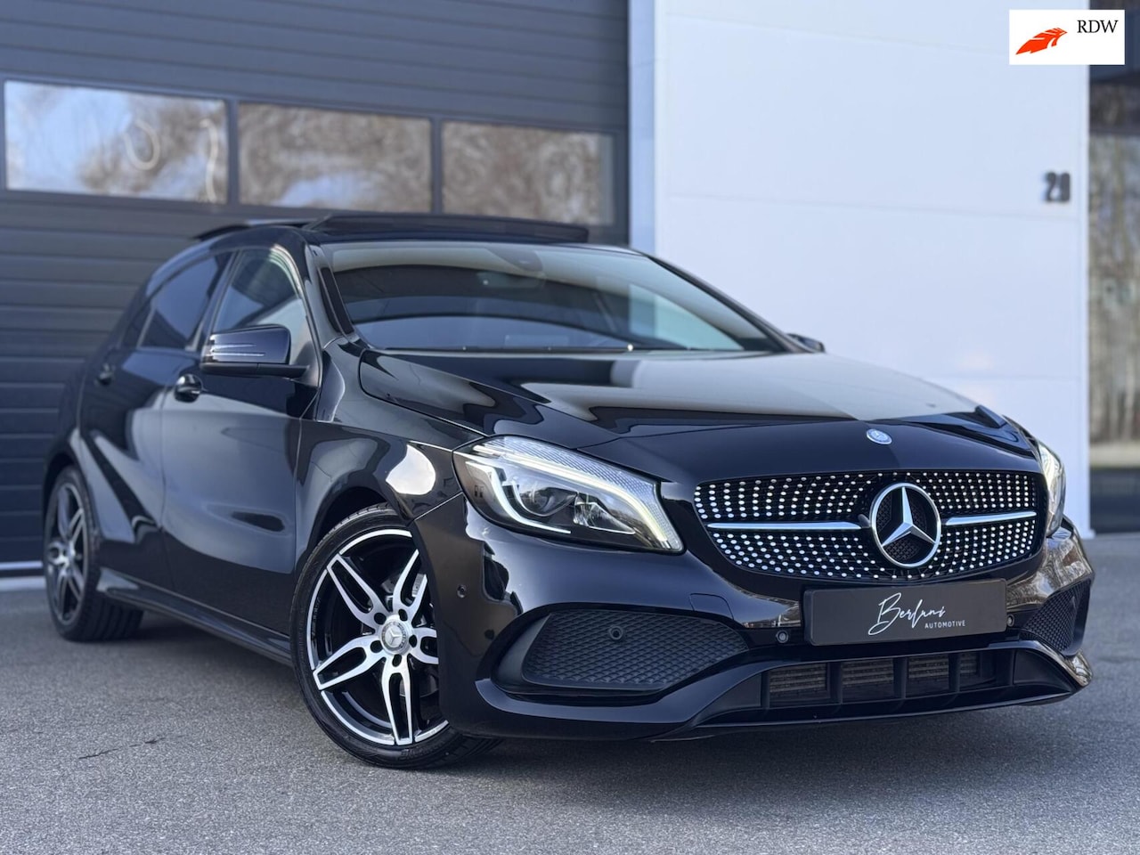 Mercedes-Benz A-klasse - 160 AMG Night Edition Panodak | LED | Navi - AutoWereld.nl