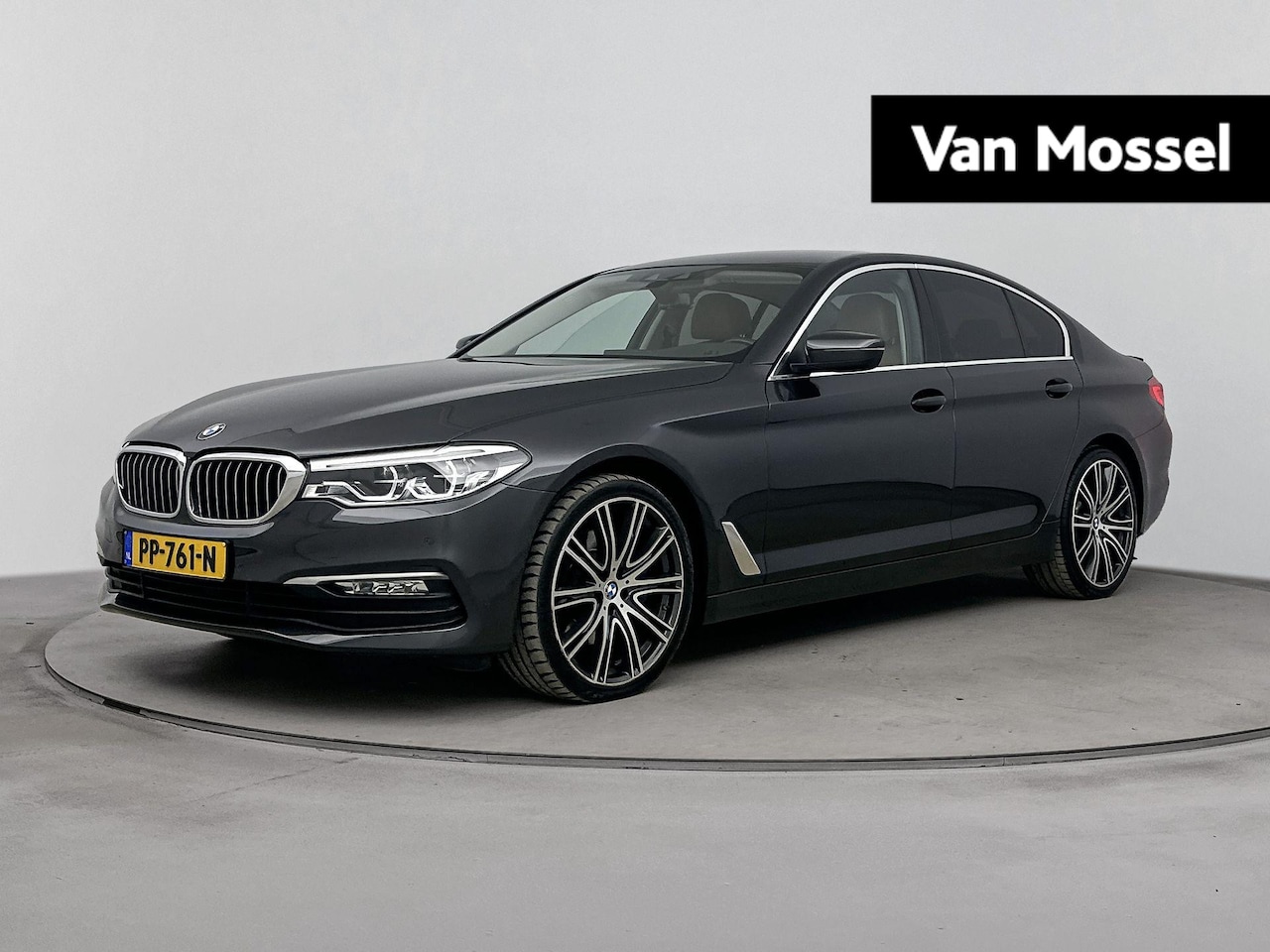 BMW 5-serie - 530i High Executive | Comfort Pakket | Leder | Navigatie | Trekhaak - AutoWereld.nl