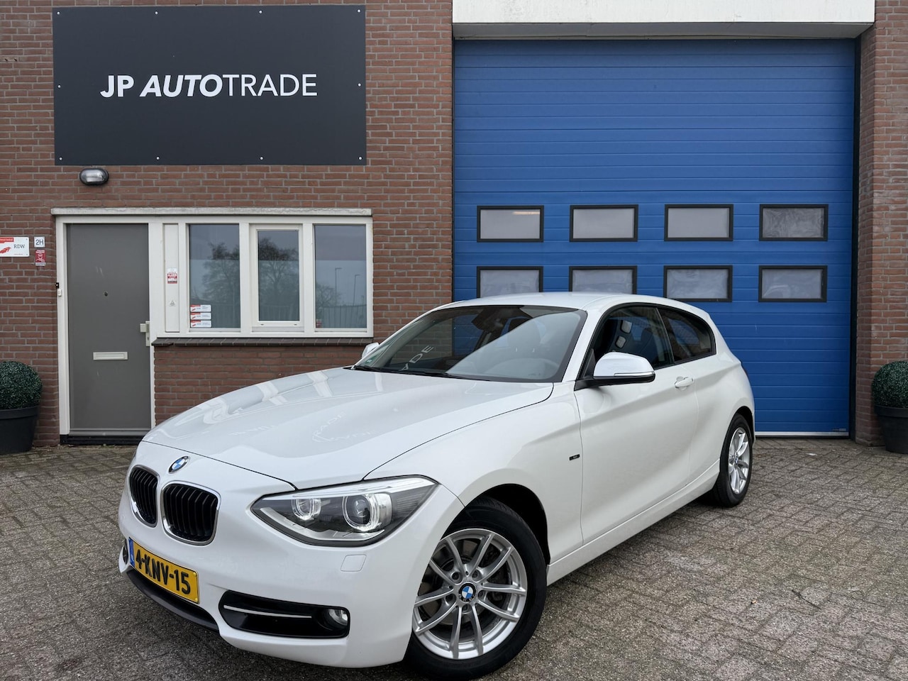 BMW 1-serie - 118i Executive | Orgineel NL | Led | NAV - AutoWereld.nl