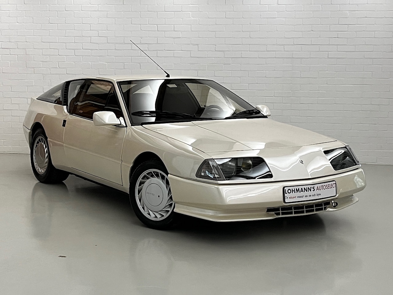 Renault Alpine - 2.5 V6 Turbo - Nacre irisé - Origineel NL & historie - AutoWereld.nl