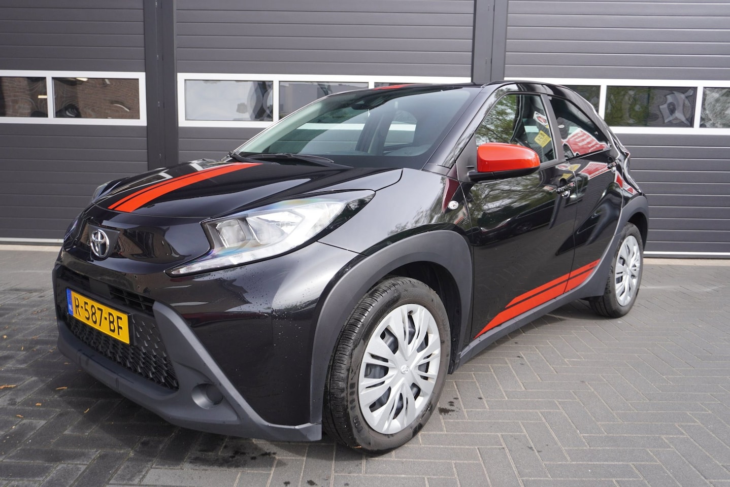Toyota Aygo X - 1.0 VVT-i MT Play Airco/Carplay/Achteruitrijcamera/Rijstrooksensor - AutoWereld.nl