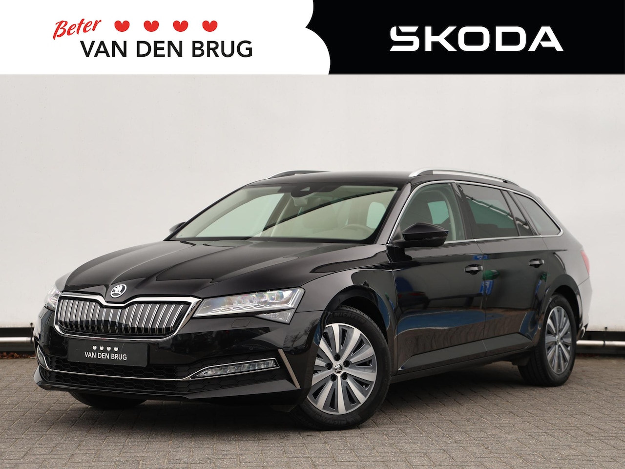 Skoda Superb - 1.4 TSI eHybrid iV Business Edition Plus 218 PK Automaat | Navigatie | Memory stoel | LED - AutoWereld.nl