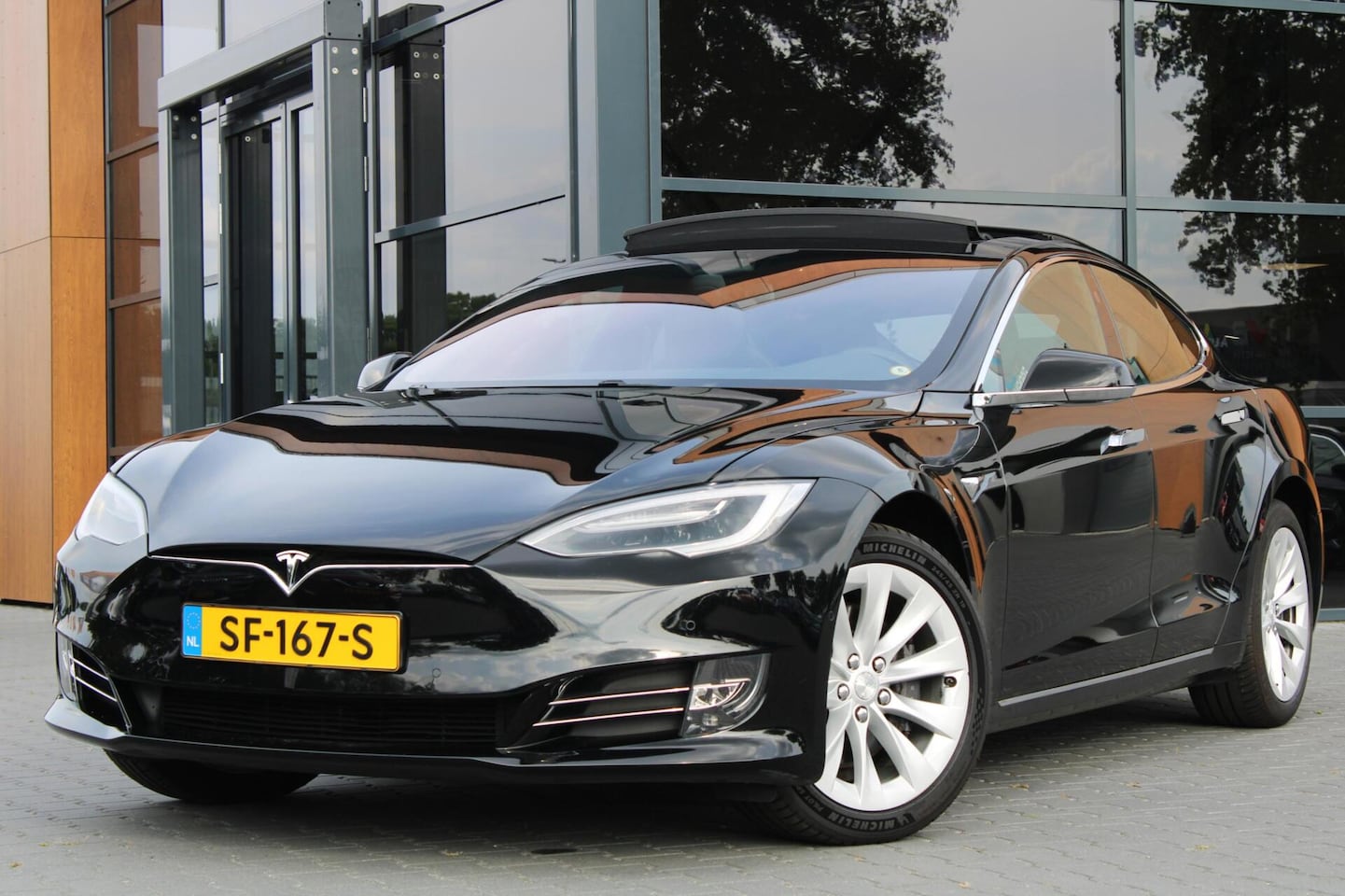 Tesla Model S - 75D | Schuifdak - AutoWereld.nl