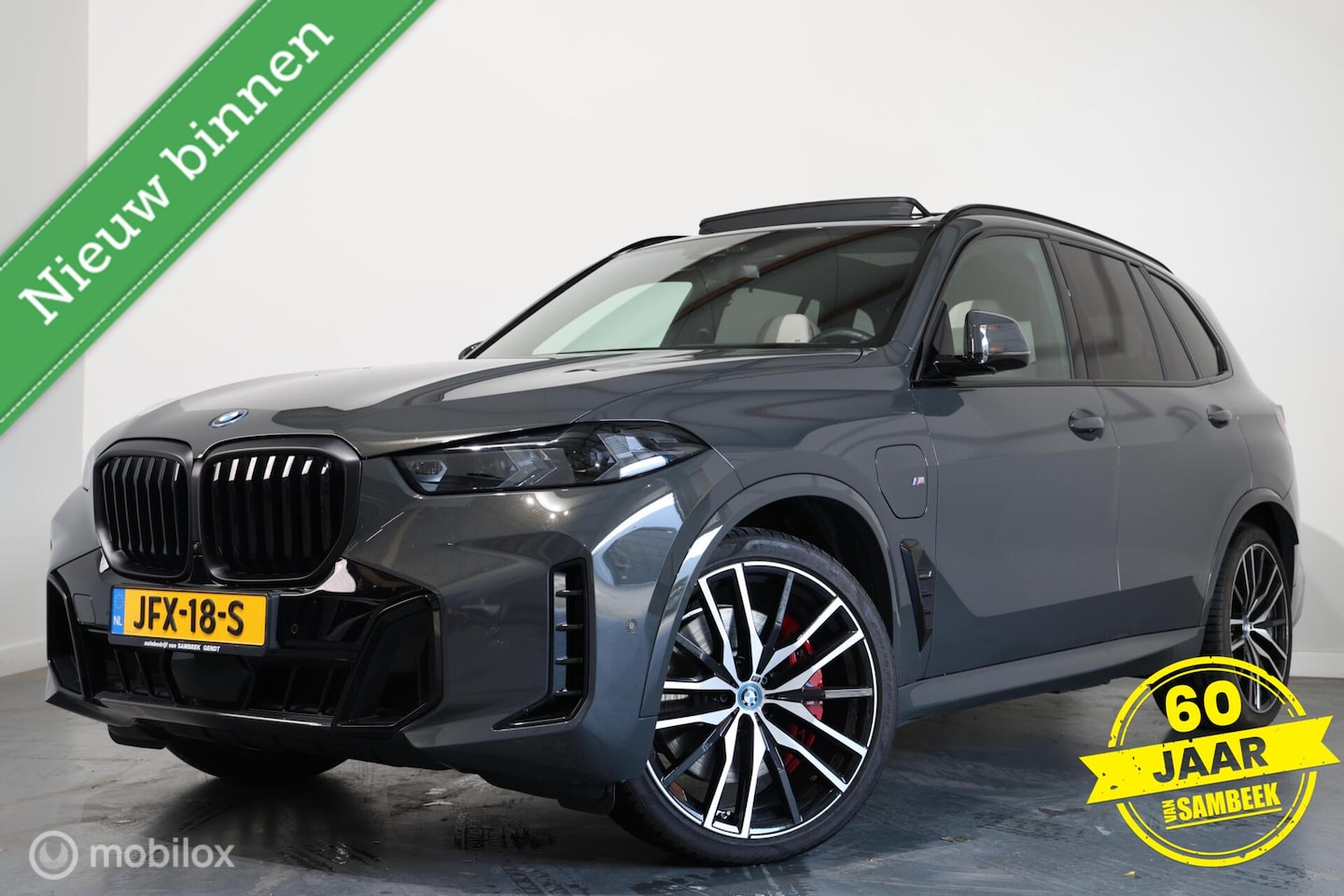 BMW X5 - xDrive50e -B&W-INDIVIDUAL-PANO-MASSAGE-TREKHAAK - AutoWereld.nl