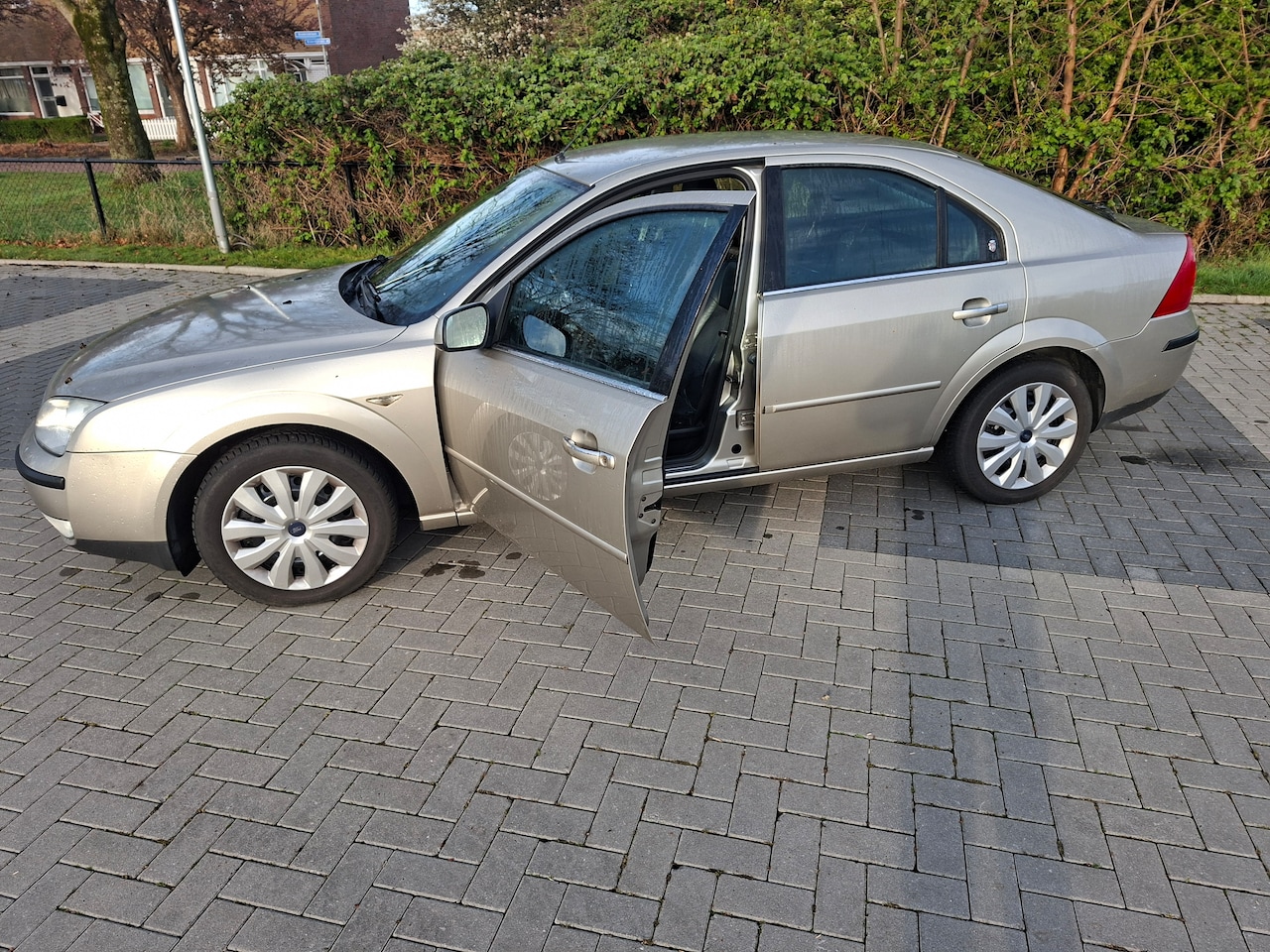 Ford Mondeo - 2.0-16V Ghia Executive - AutoWereld.nl