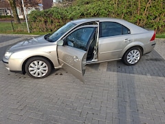 Ford Mondeo - 2.0-16V Ghia Executive