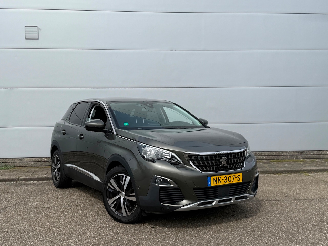 Peugeot 3008 - 1.6 BlueHDi Allure (bj 2017) AUTOMAAT|NAV|4SEASON BANDEN| - AutoWereld.nl