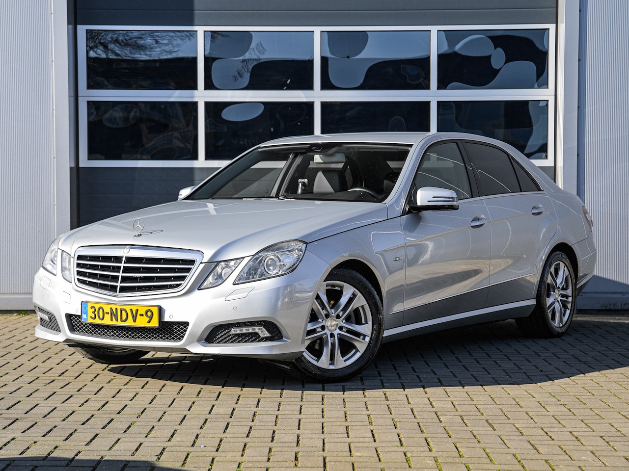 Mercedes-Benz E-klasse - 200 CGI | Navi | Xenon | PDC v+a | Half leder | Stoelverwarming | Trekhaak - AutoWereld.nl