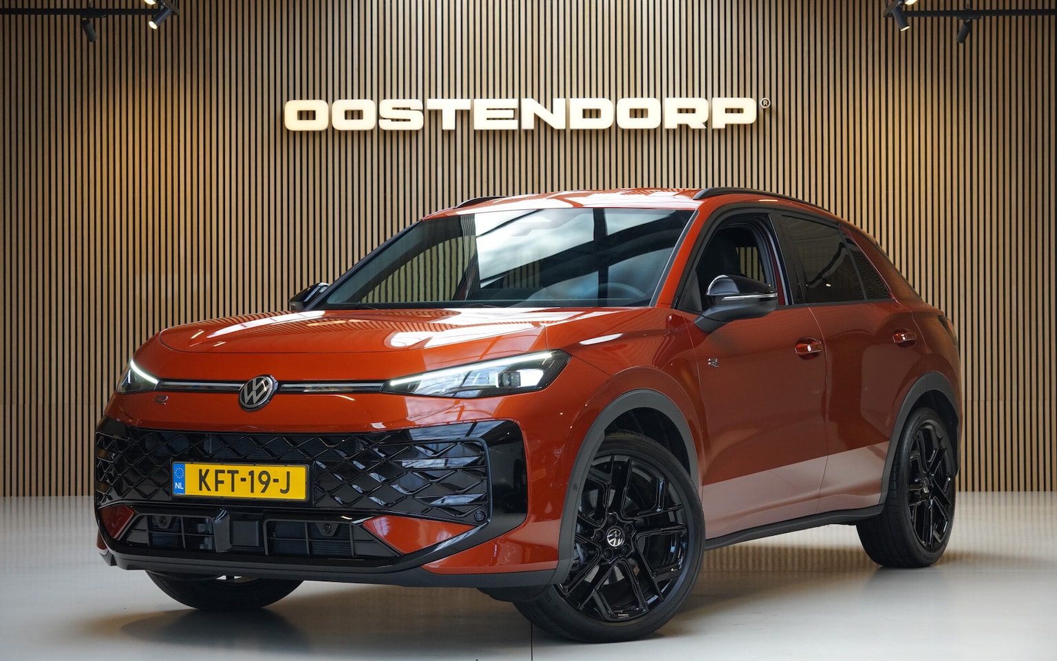 Volkswagen T-Roc - 1.5eTsi/150pk DSG R-Line Blackstyle|2026|Trekhaak|PDC+Camera|19"York Black|Keyless|Matrix- - AutoWereld.nl