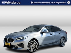 BMW 2-serie Gran Coupé - 220i / Pano / Navigatie / App connect / Camera / Parkeersensoren V+A / Lichtmetaal 17 inch