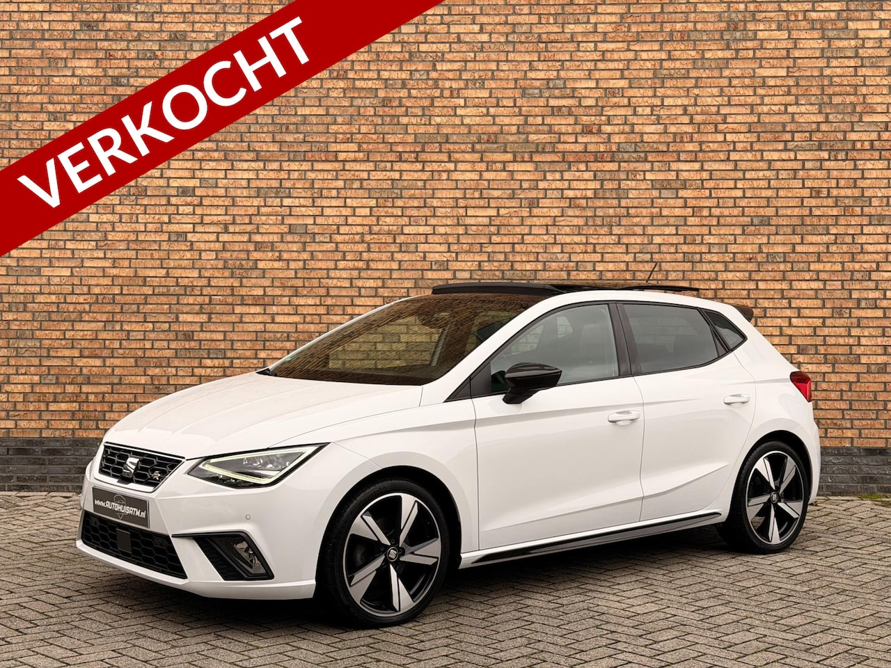 SEAT Ibiza - 1.0 TSI FR Black Edition Pano Virtual Beats Stoelvw Led Cam Climatr - AutoWereld.nl