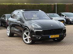 Porsche Cayenne - 3.0 S E-Hybrid / Trekhaak / Panoramadak / Luxe Leder / Luchtvering / Bose / 21'' / Keyless
