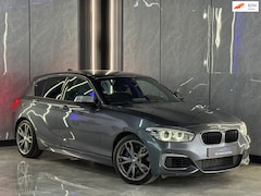 BMW 1-serie - M135i xDrive Harman/Kardon | Keyless Start | Stoelverwarming | 18” M-Sport Velgen | Lane A