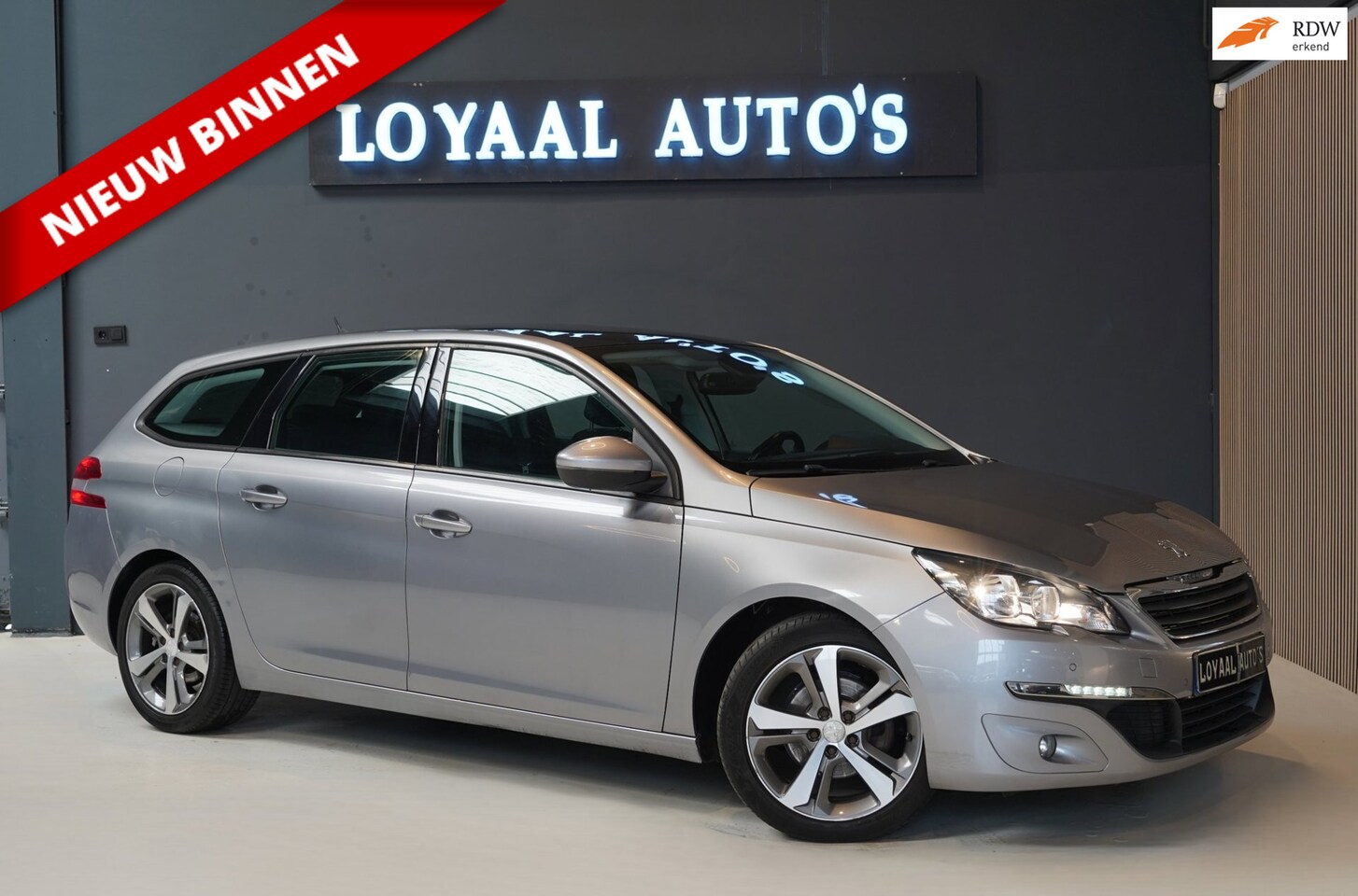 Peugeot 308 - 1.2 PureTech Allure | NAVI | AIRCO | CRUISE | PDC | TREKHAAK | NAP | APK. - AutoWereld.nl