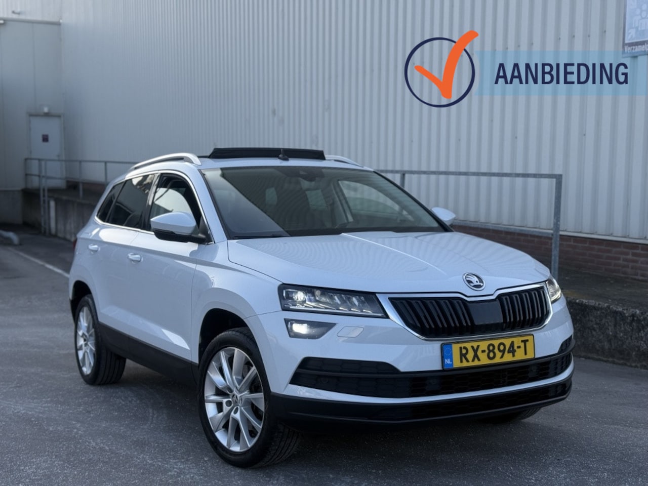Skoda Karoq - 1.5 TSI 150pk | Panoramadak | Achteruitrijcamera - AutoWereld.nl