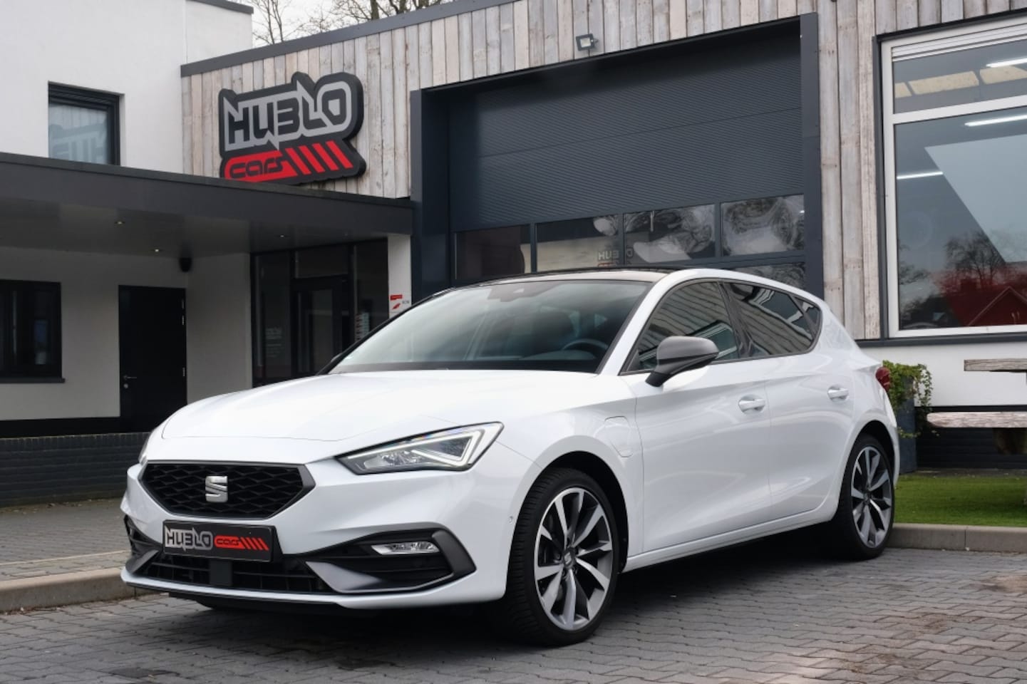 SEAT Leon - 1.4 TSI eHy. PHEV FR Pano, Sfeerverl. Camera. - AutoWereld.nl