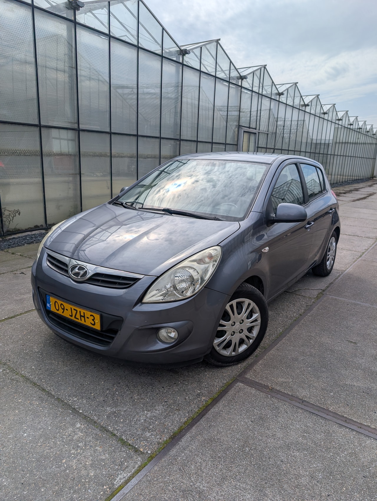 Hyundai i20 - 1.2i DynamicVersion Dealer onderhouden / Airco / vier seizoensbanden / nette auto / trekhaak afneembaar - AutoWereld.nl