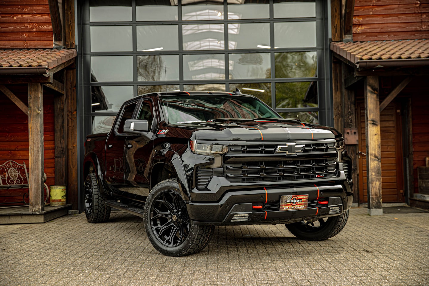 Chevrolet Silverado - Z71 Trailboss widebody LPG, Bedcover in kleur, 360 graden camera - AutoWereld.nl