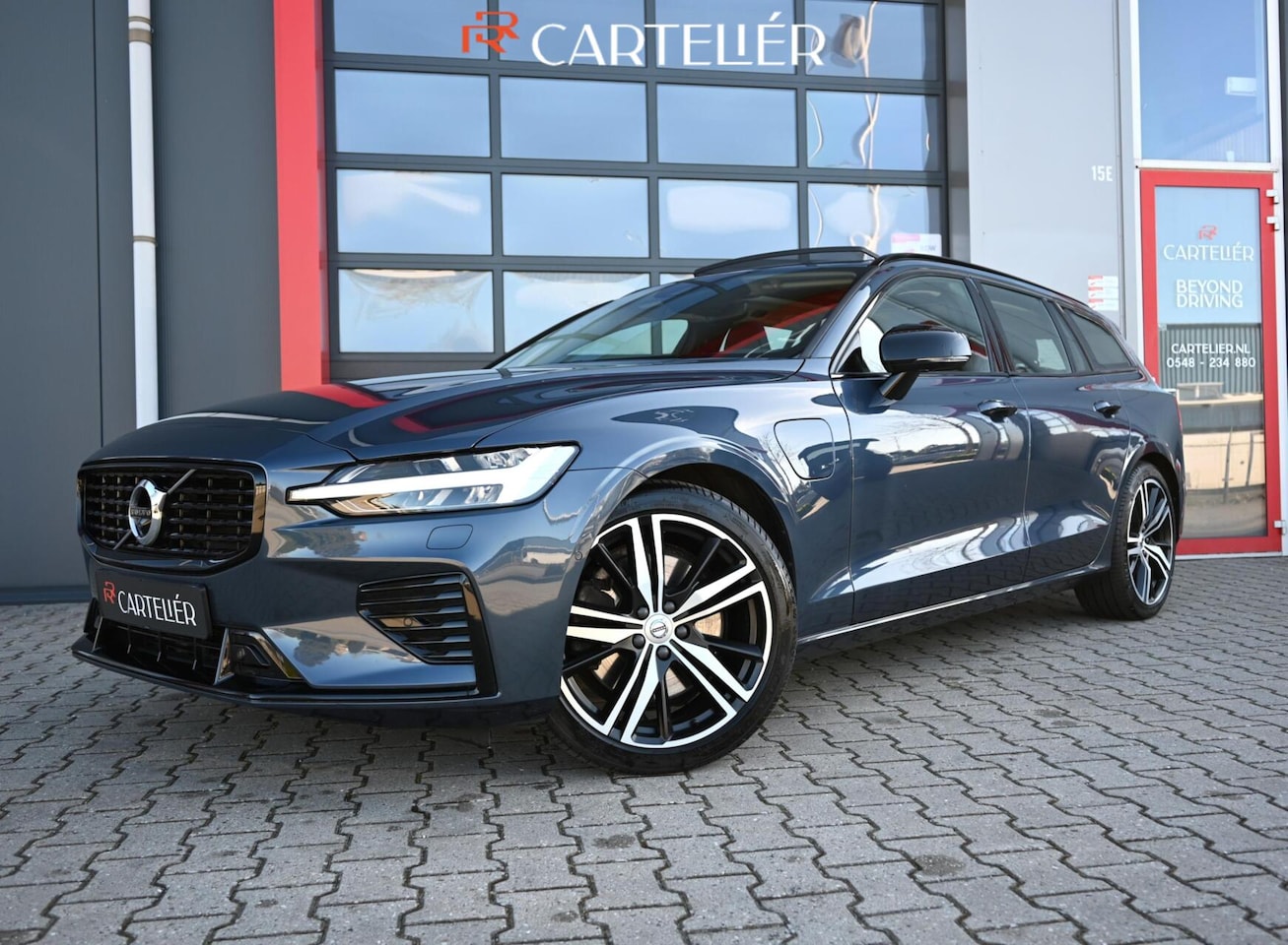 Volvo V60 - 2.0 T8 Recharge AWD R-Design | Pano | 360 | ACC | Keyless | Memory | H&K | LED | Head-Up | - AutoWereld.nl