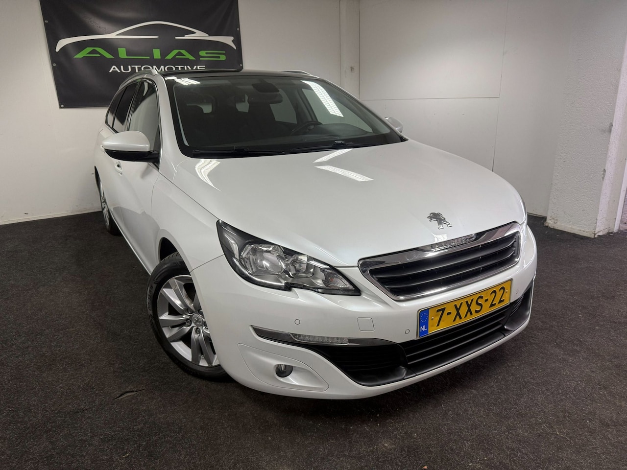 Peugeot 308 SW - Peugeot 308 SW 1.6 BlueHDI Blue Lease Executive - Airco - Camara - Pano -APK 2027 - AutoWereld.nl