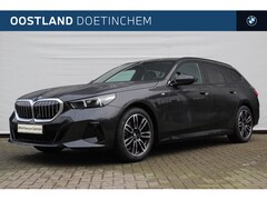 BMW 5-serie Touring - 520i M Sport Automaat / Trekhaak / Adaptieve LED / Parking Assistant / Harman-Kardon / M S
