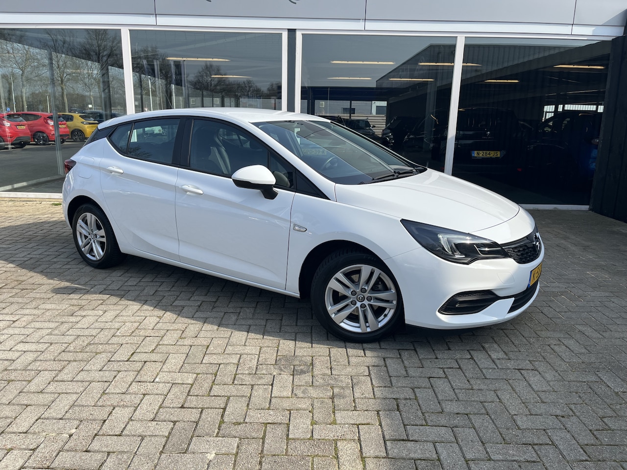 Opel Astra - 1.2T 110PK Edition/Carplay/Navi/LED/Clima/Trekhaak - AutoWereld.nl