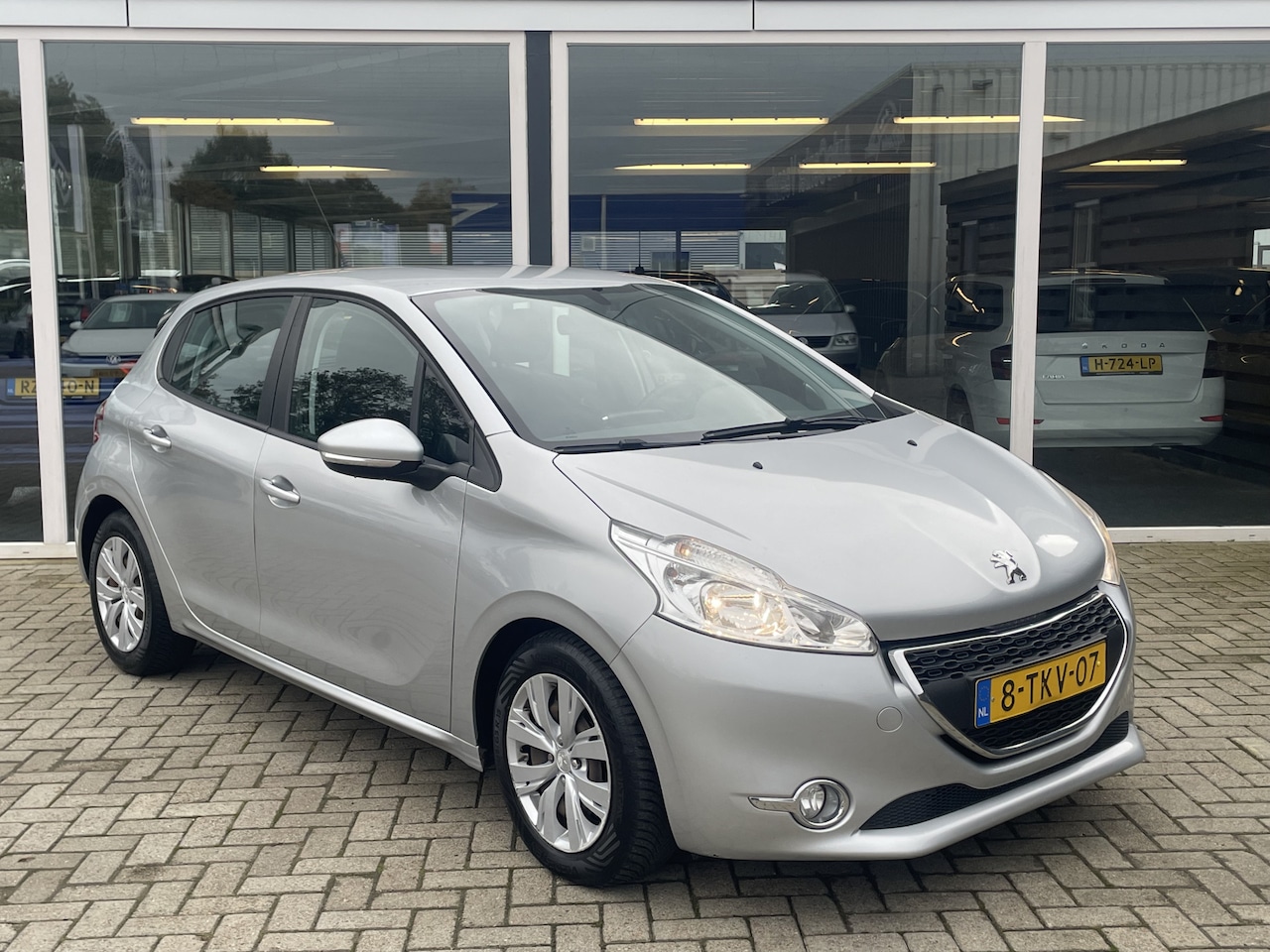 Peugeot 208 - 1.6 e-HDi Blue Lease Airco / Navi / Trekhaak - AutoWereld.nl